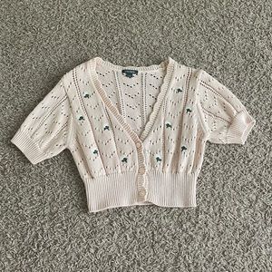 Baby pink knit cropped cardigan with flower details